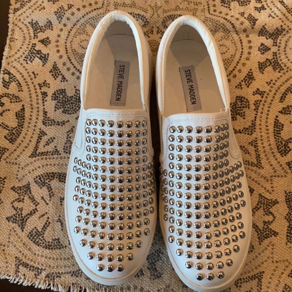 White leather slip-on sneaker with grommets